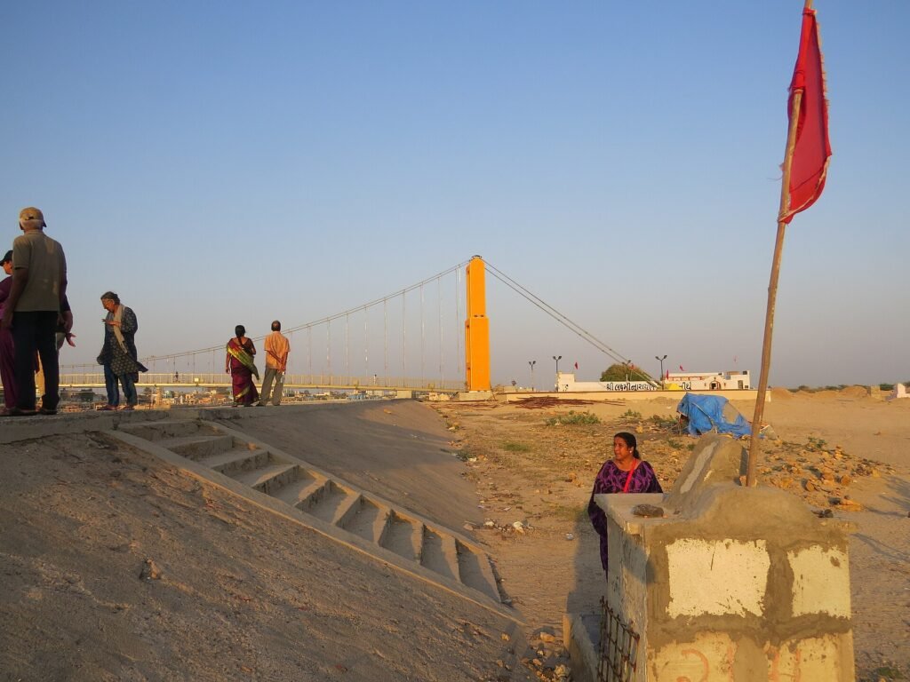 Pedestrian bridge over the Gomti river at Dwarka